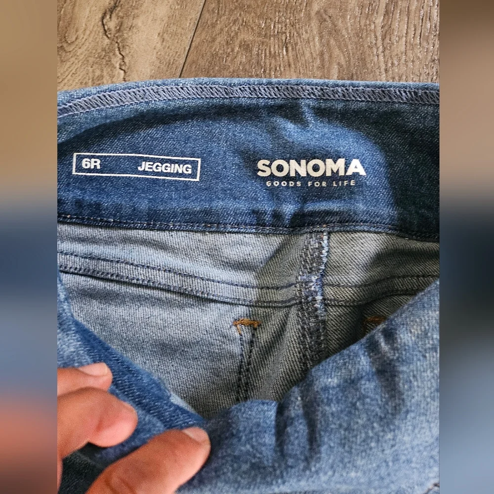 Sonoma Blue Jeggin Distressed Knees Size: 6R - Picture 2 of 4